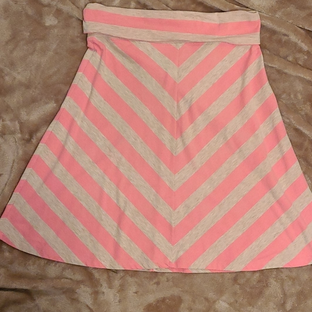 Women's pink and oatmeal colored skirt